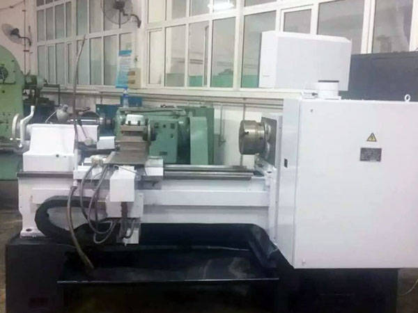 機械廠設(shè)備噴漆